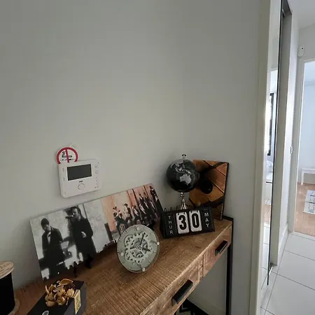 Centre : T2 Avec Parking, Loggia Et Proche - Fr-1-319-566