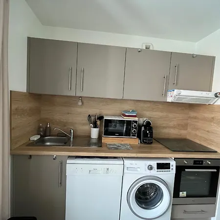 Appartement Centre : T2 Avec Parking, Loggia Et Proche - Fr-1-319-566 *