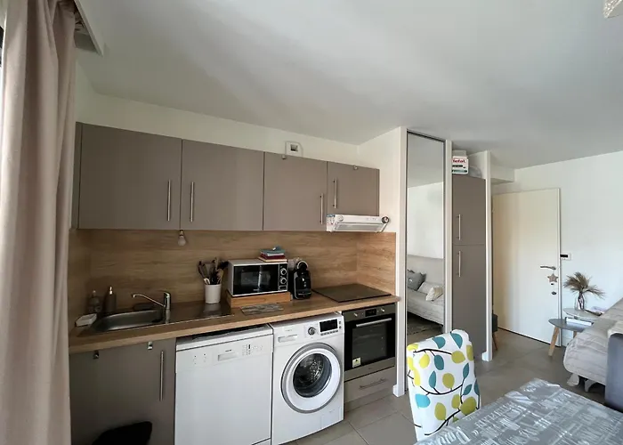 アパート Centre : T2 Avec Parking, Loggia Et Proche - Fr-1-319-566 アルカション