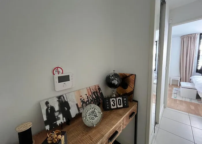 Centre : T2 Avec Parking, Loggia Et Proche - Fr-1-319-566