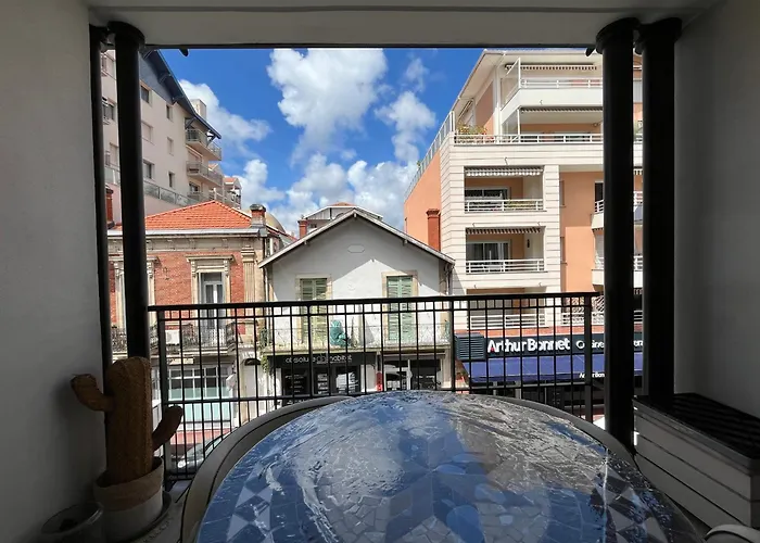 Centre : T2 Avec Parking, Loggia Et Proche - Fr-1-319-566